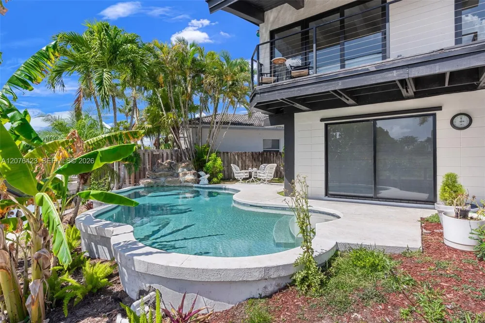 516 NE 6th Ave Deerfield Beach, FL 33441