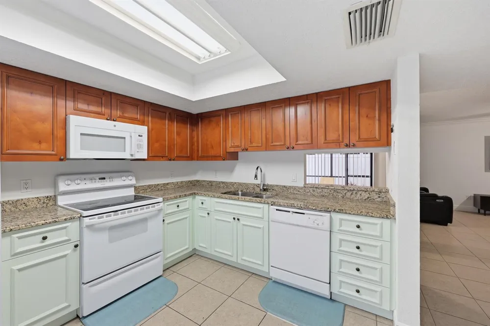 301 LAKEWOOD DRIVE #8A Jupiter, FL 33458