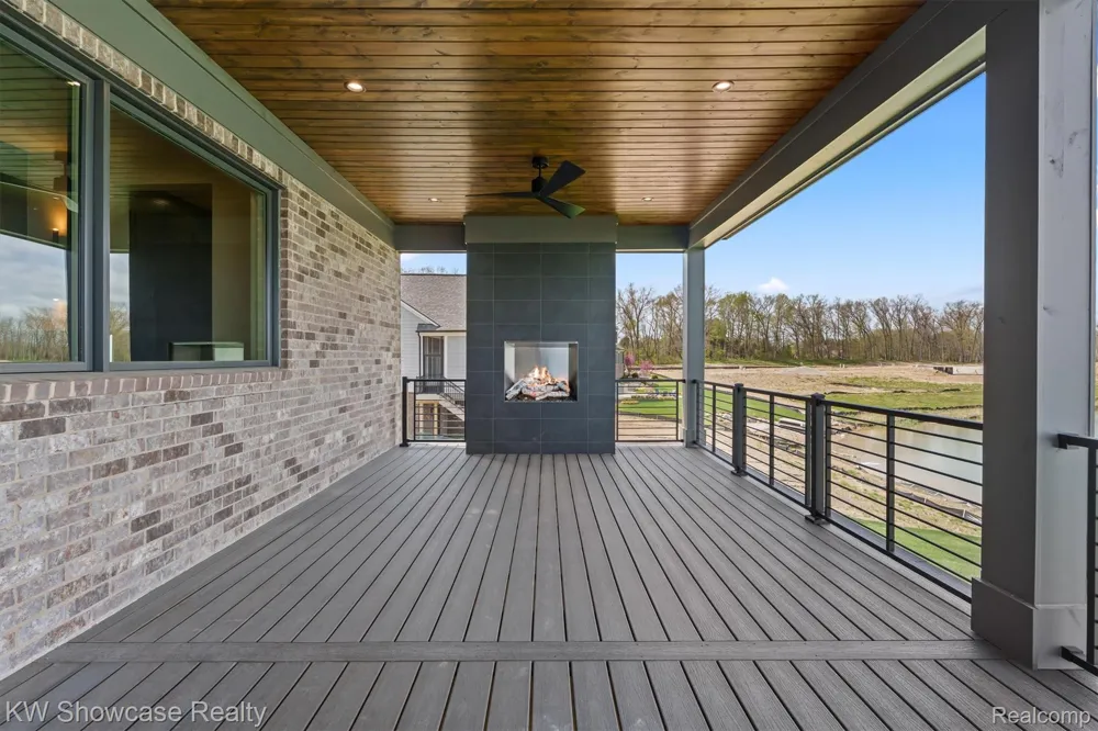2559 Crystal Lake Drive Commerce Charter Township, MI 48382