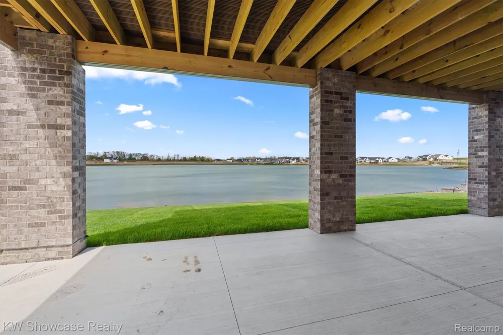 2559 Crystal Lake Drive Commerce Charter Township, MI 48382