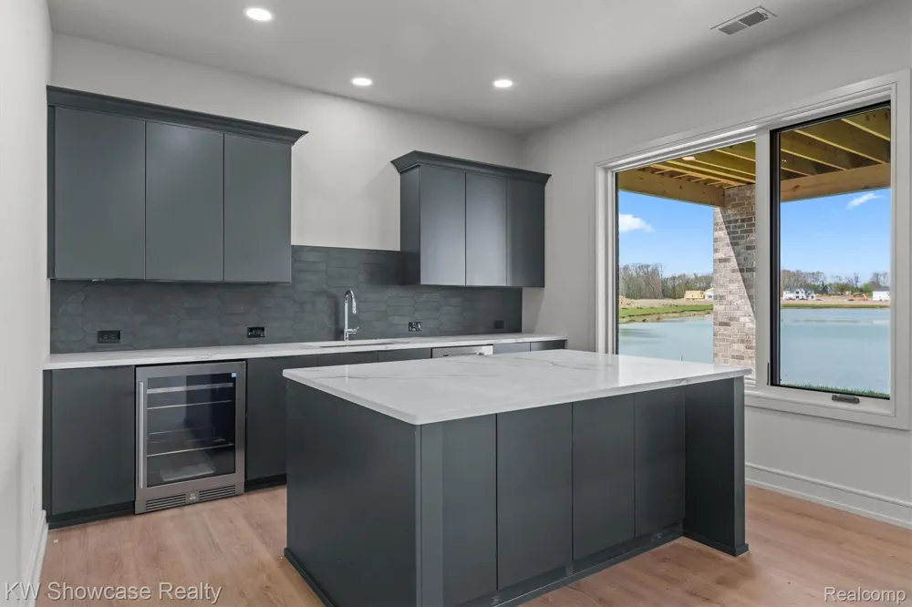 2559 Crystal Lake Drive Commerce Charter Township, MI 48382