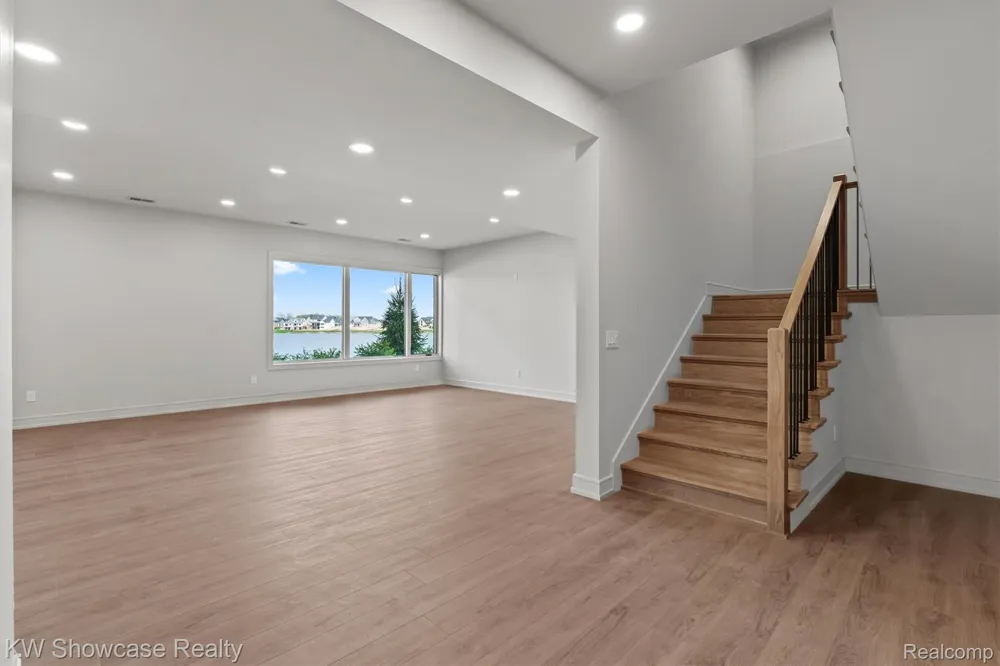 2559 Crystal Lake Drive Commerce Charter Township, MI 48382