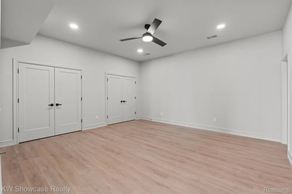 2559 Crystal Lake Drive Commerce Charter Township, MI 48382