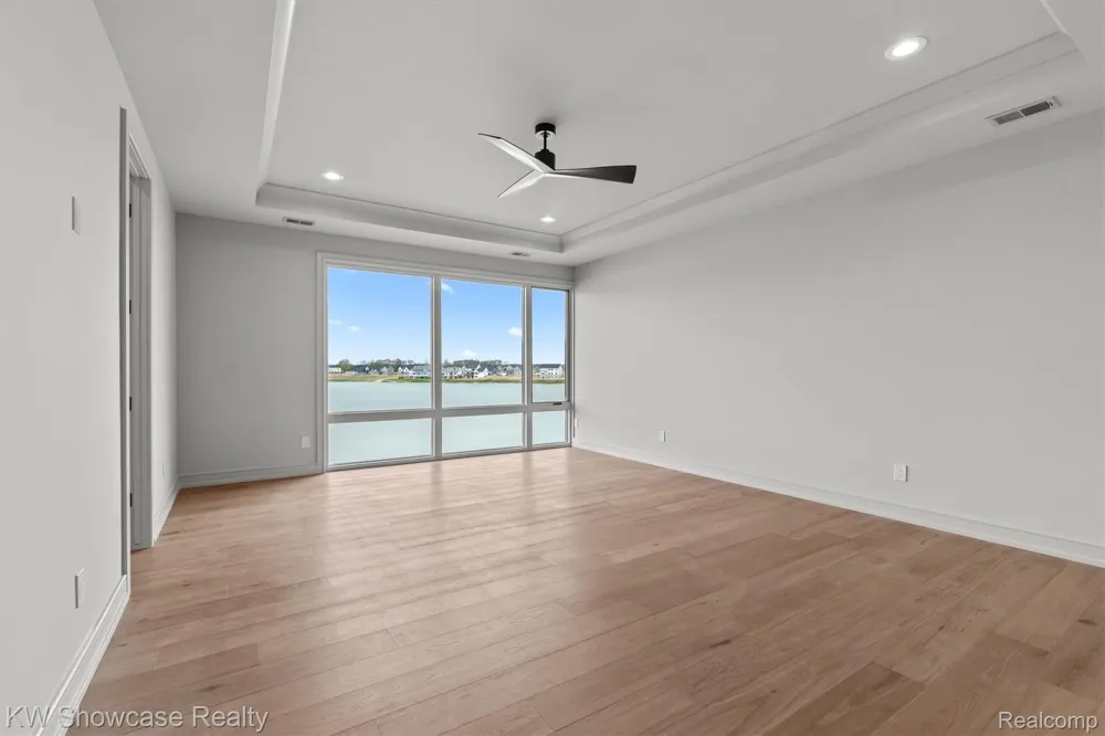 2559 Crystal Lake Drive Commerce Charter Township, MI 48382