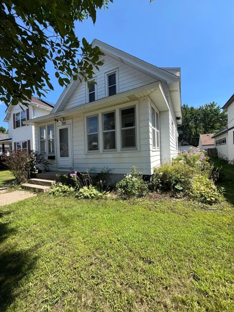 309 4th Avenue S