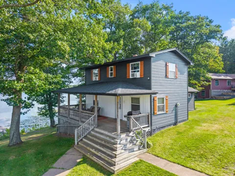 10006 Lakeside Drive
