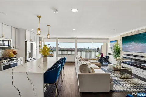 3 Horizon Road #1015