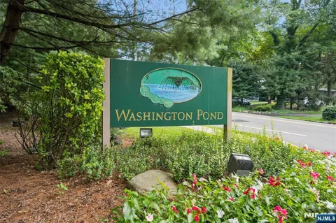 300 Pond Court 5E