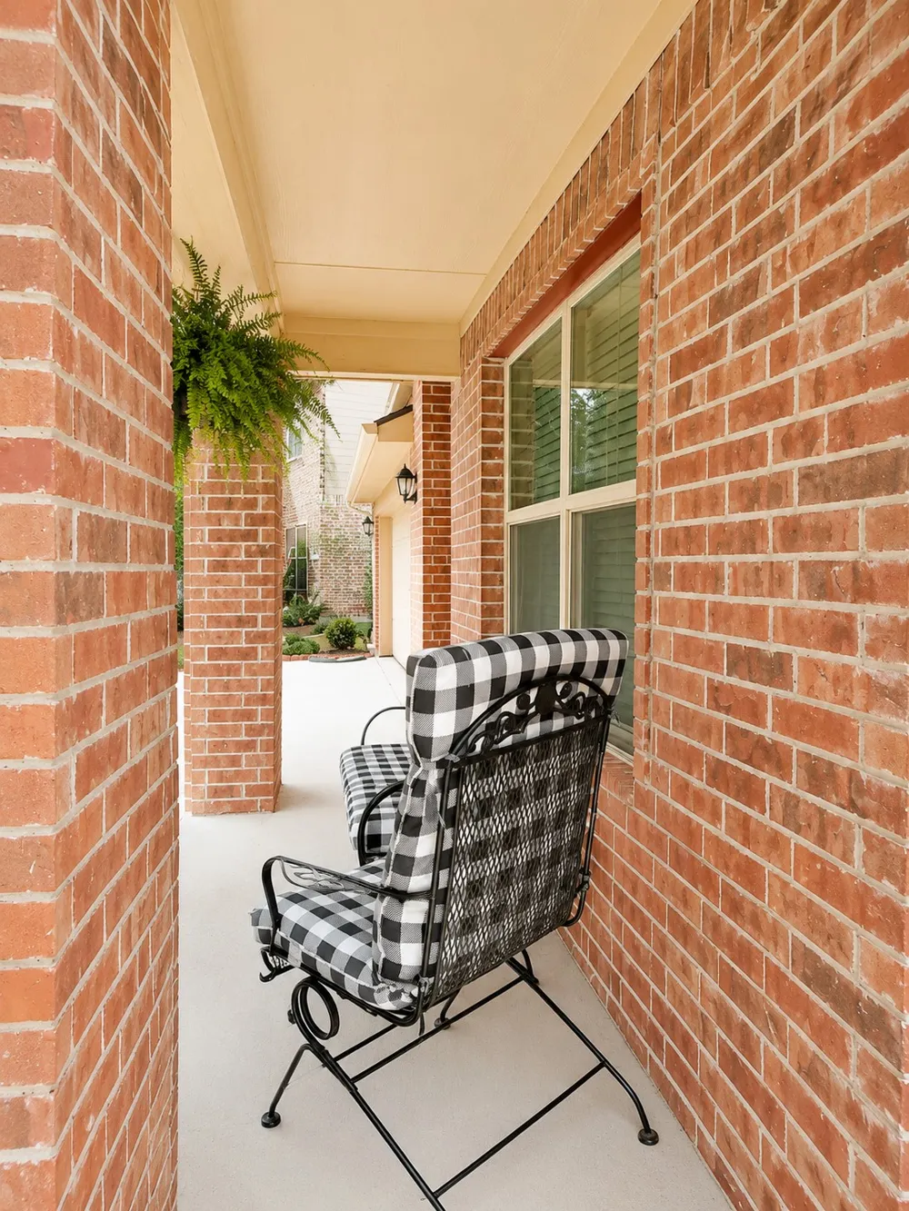 127 Creekview Drive Azle, TX 76020