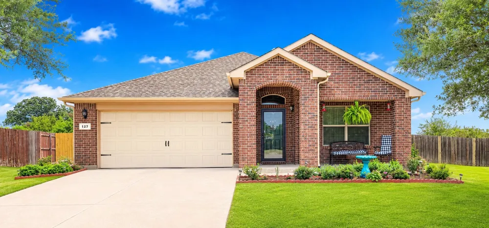 127 Creekview Drive Azle, TX 76020
