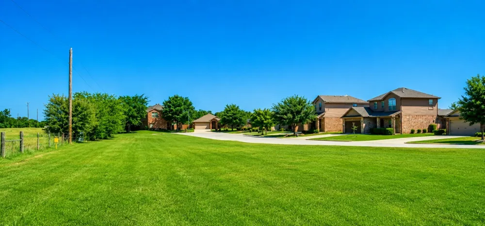 127 Creekview Drive Azle, TX 76020