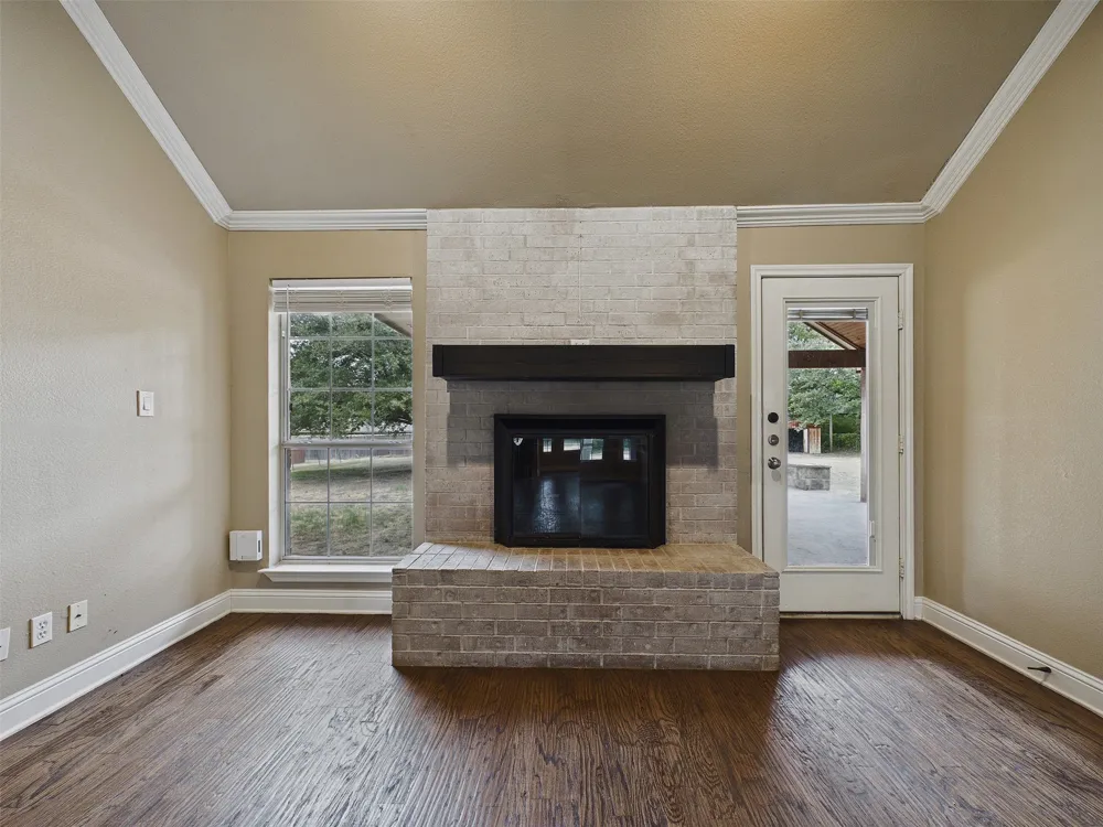616 W Walcott Street Pilot Point, TX 76258