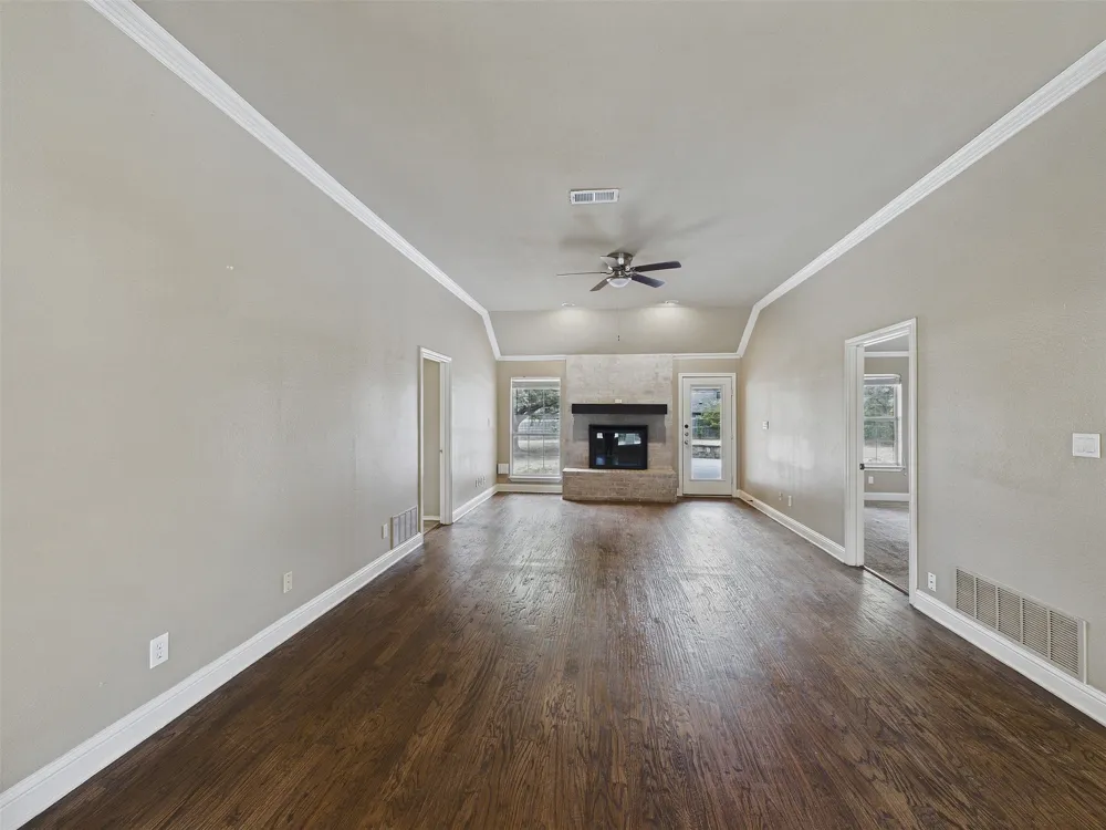 616 W Walcott Street Pilot Point, TX 76258