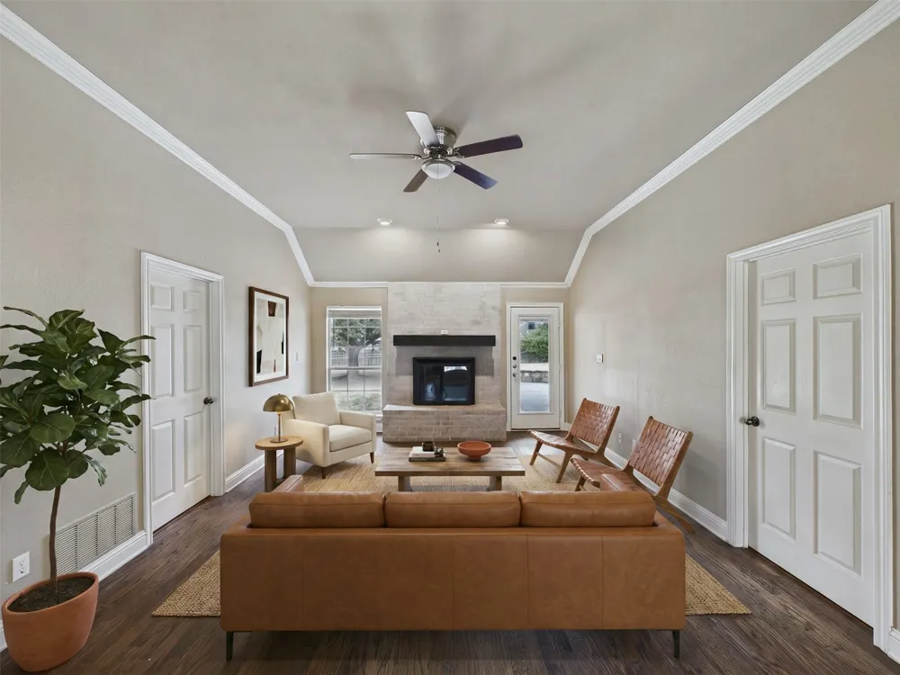 616 W Walcott Street Pilot Point, TX 76258
