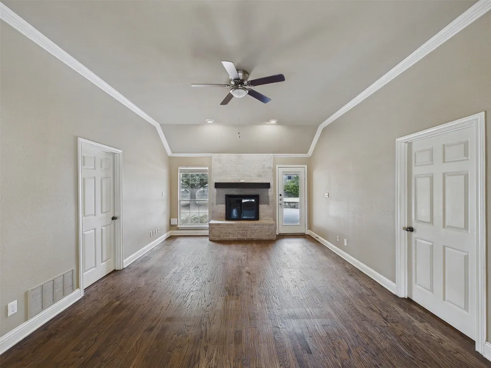 616 W Walcott Street Pilot Point, TX 76258
