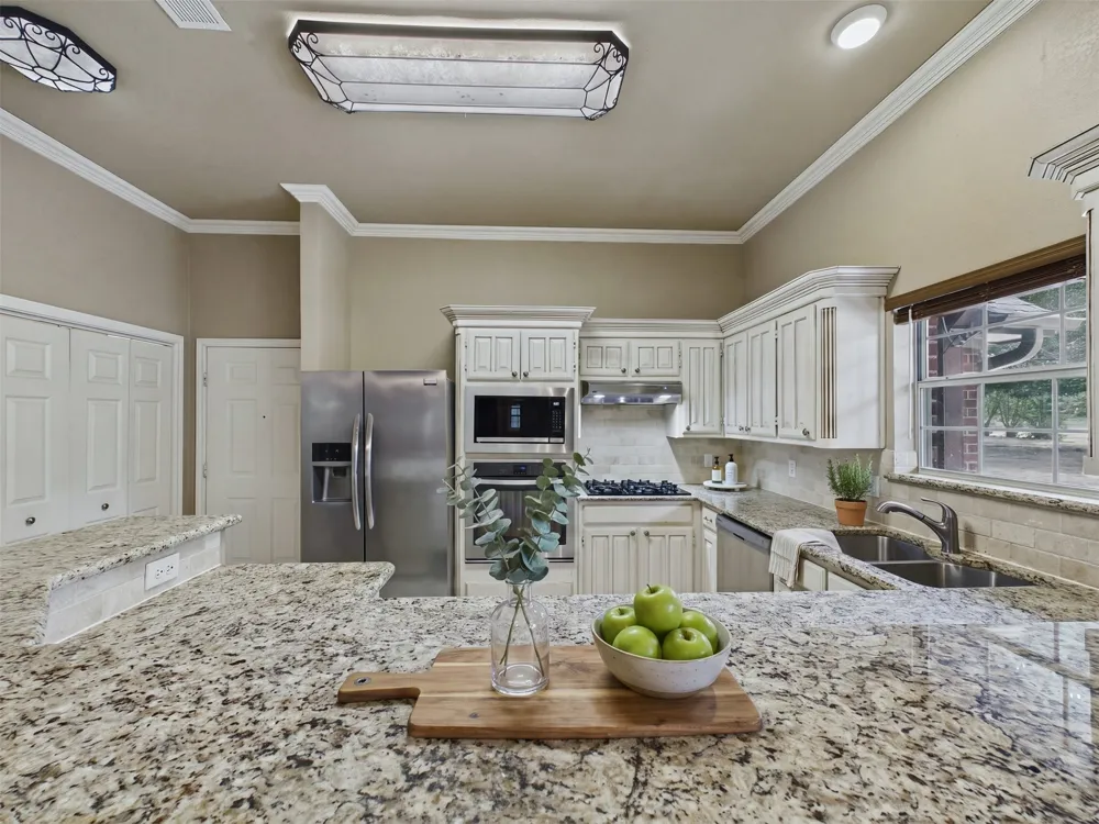 616 W Walcott Street Pilot Point, TX 76258