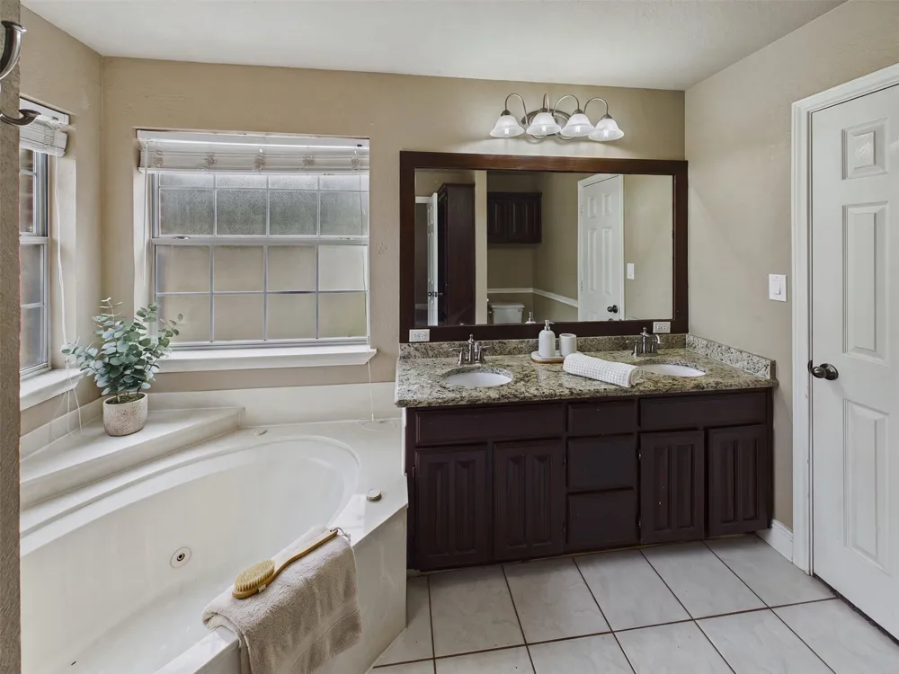 616 W Walcott Street Pilot Point, TX 76258