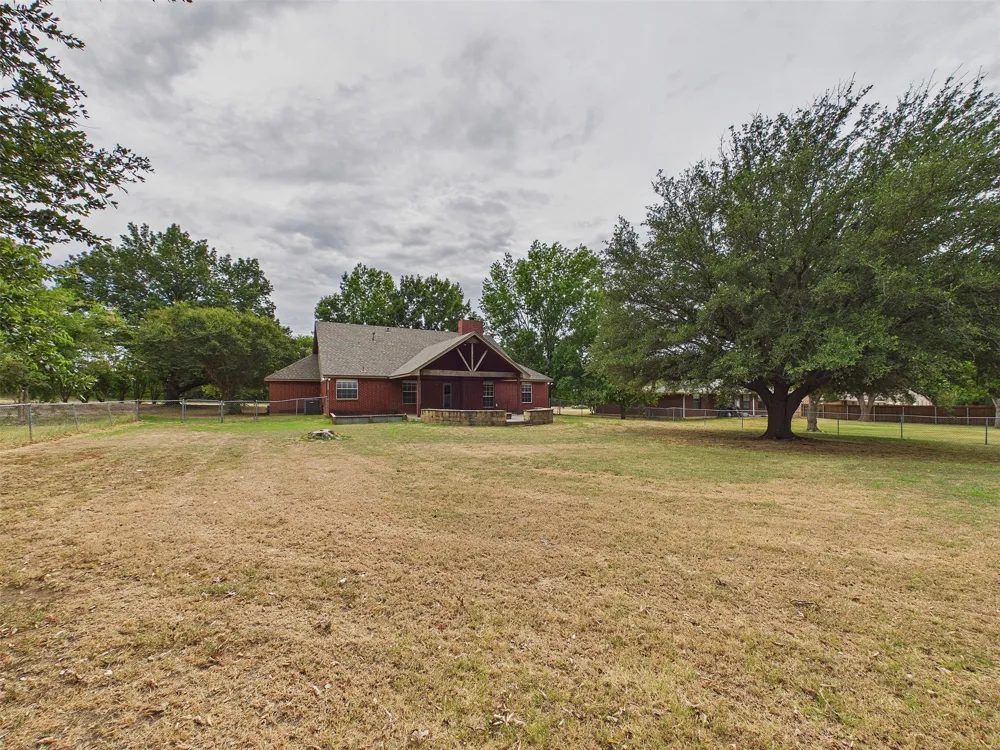 616 W Walcott Street Pilot Point, TX 76258
