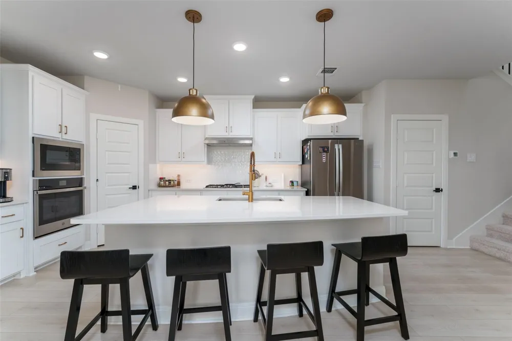 905 Carnation Drive Crowley, TX 76036
