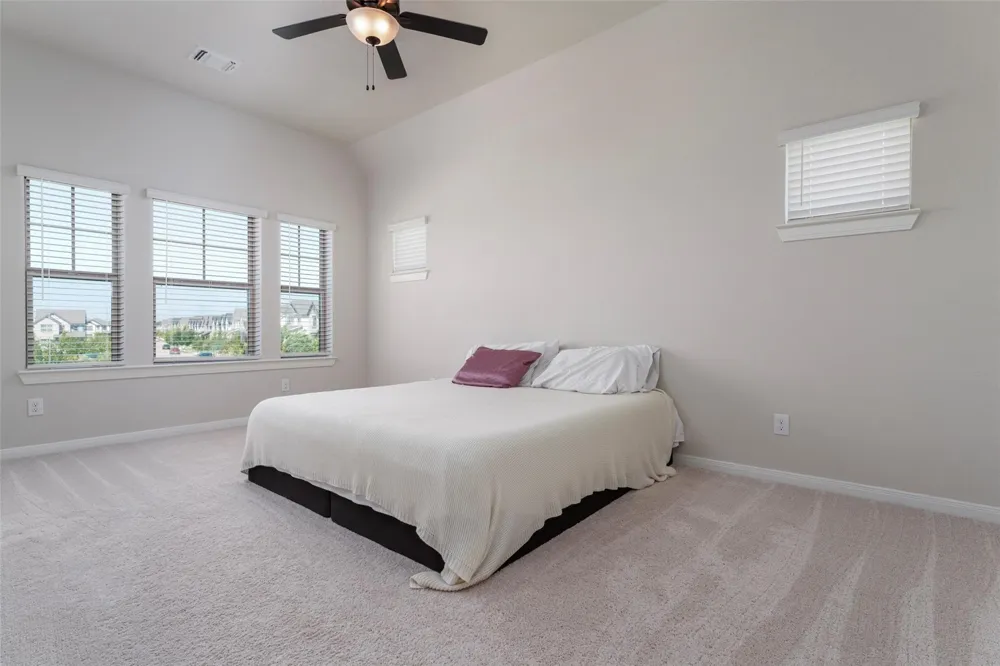 905 Carnation Drive Crowley, TX 76036