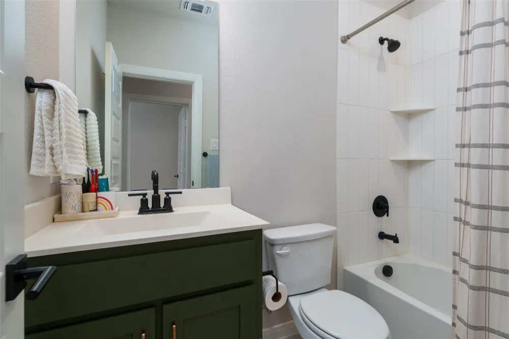905 Carnation Drive Crowley, TX 76036
