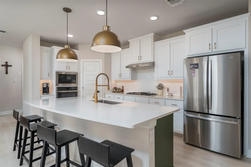 905 Carnation Drive Crowley, TX 76036