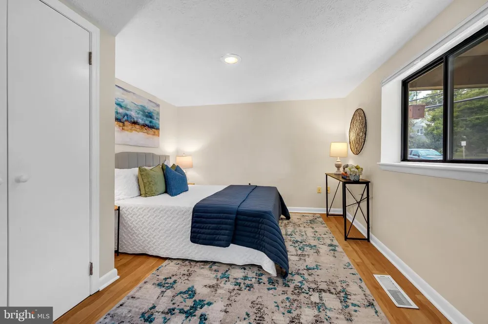 327 S HORNERS LANE Rockville, MD 20850