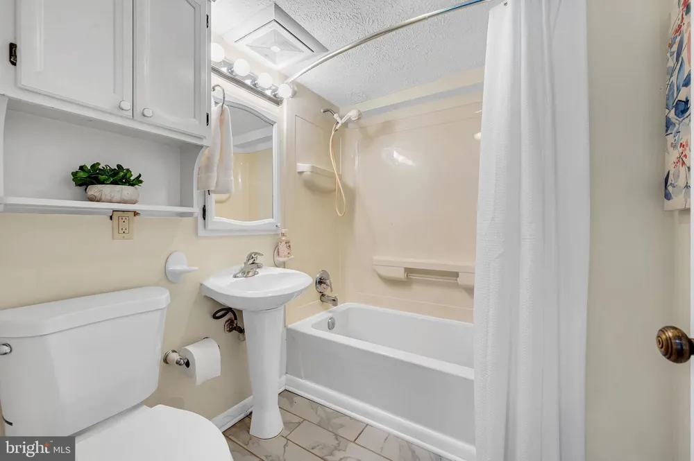 327 S HORNERS LANE Rockville, MD 20850