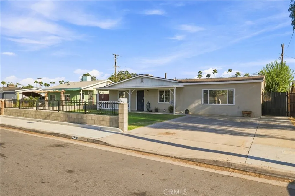 2700 Lum Ave Bakersfield, CA 93304