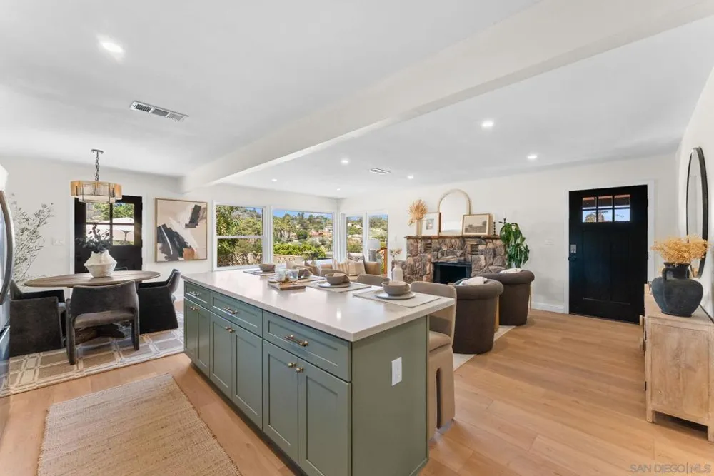 10765 Lupin La Mesa, CA 91941