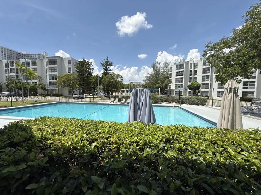 17560 Atlantic Blvd #503 Sunny Isles Beach, FL 33160