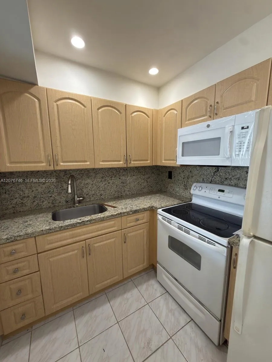 17560 Atlantic Blvd #503 Sunny Isles Beach, FL 33160