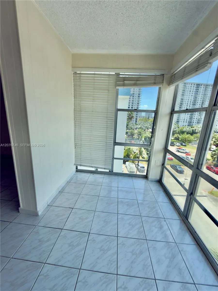 17560 Atlantic Blvd #503 Sunny Isles Beach, FL 33160