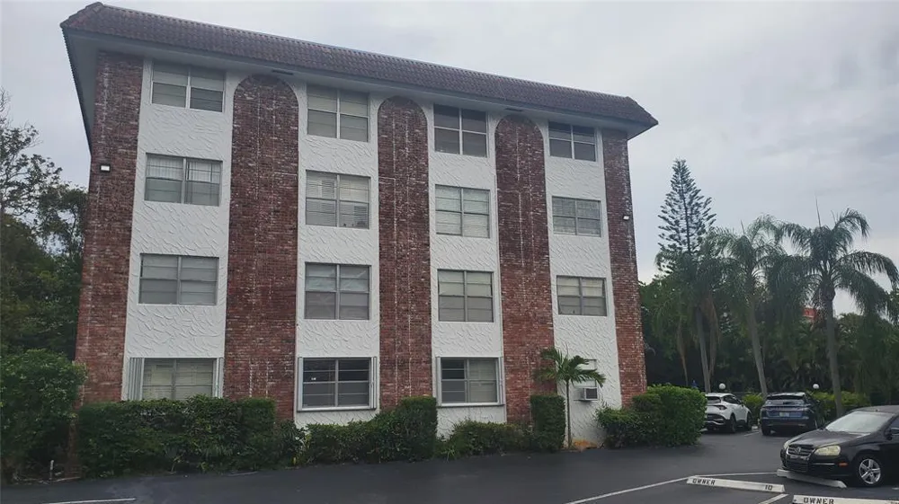3910 Crystal Lake Drive #403 Deerfield Beach, FL 33064