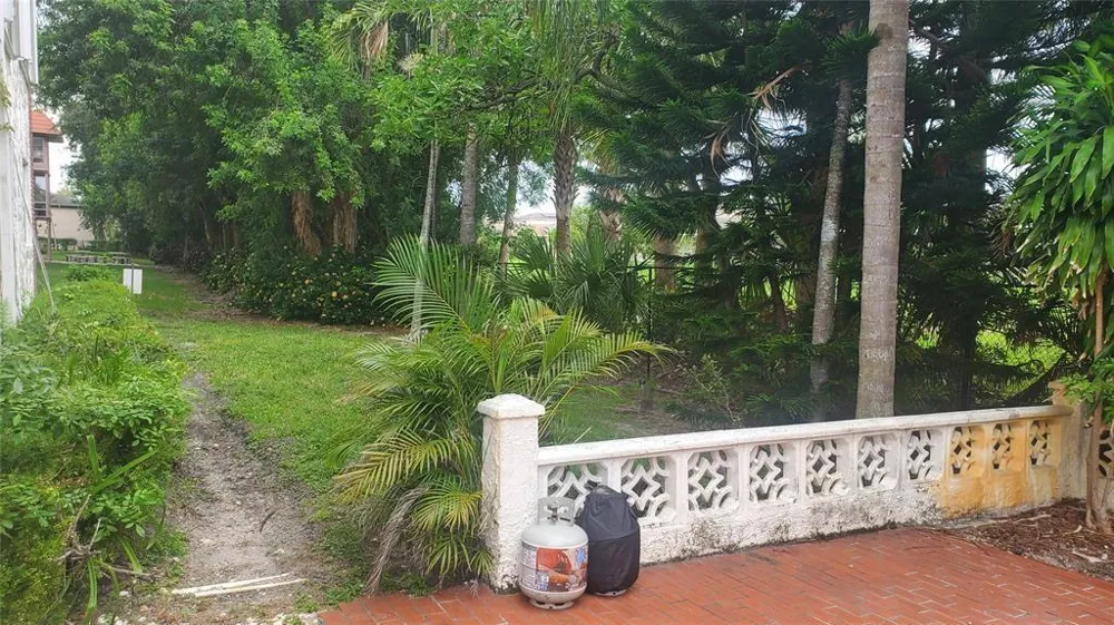 3910 Crystal Lake Drive #403 Deerfield Beach, FL 33064