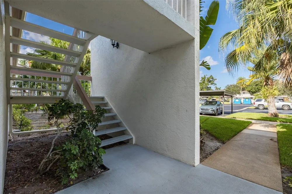 160 LAKEVIEW WAY #160 Oldsmar, FL 34677