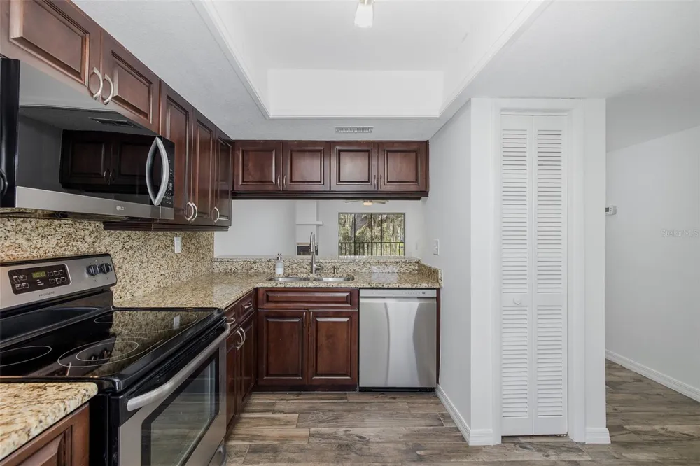 160 LAKEVIEW WAY #160 Oldsmar, FL 34677
