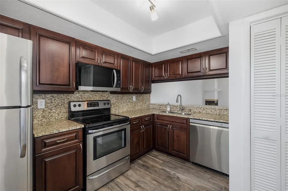 160 LAKEVIEW WAY #160 Oldsmar, FL 34677
