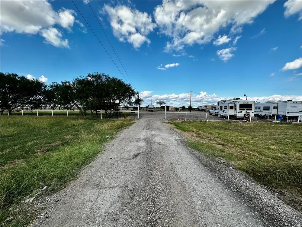 3206 County Road 44 Robstown, TX 78380