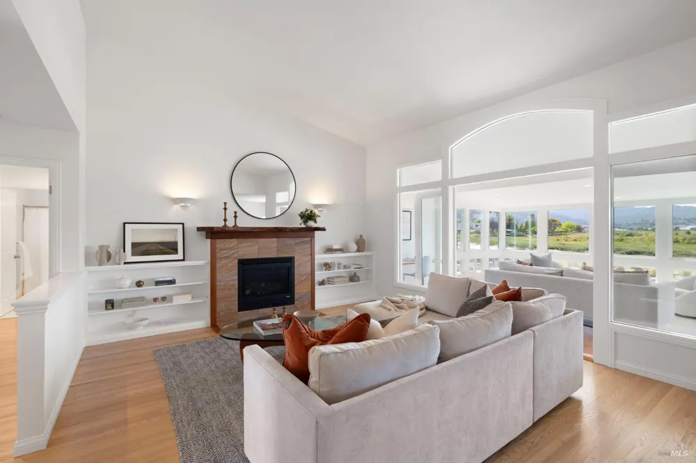 191 Golden Hind Passage Corte Madera, CA 94925