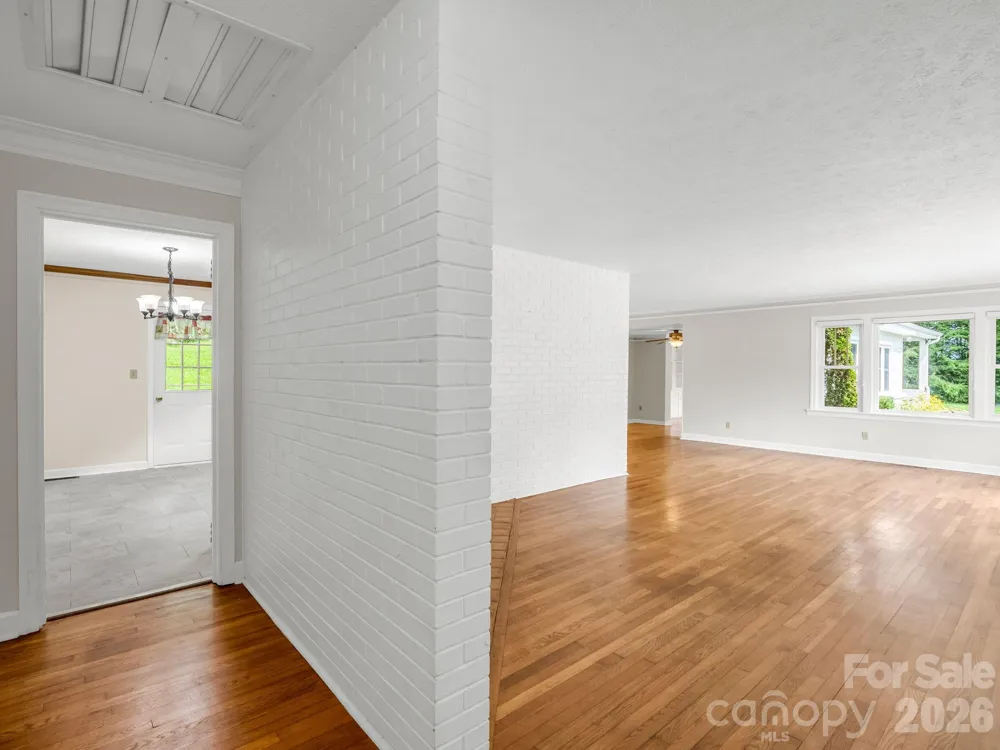 370 Orchard Circle Laurel Park, NC 28739