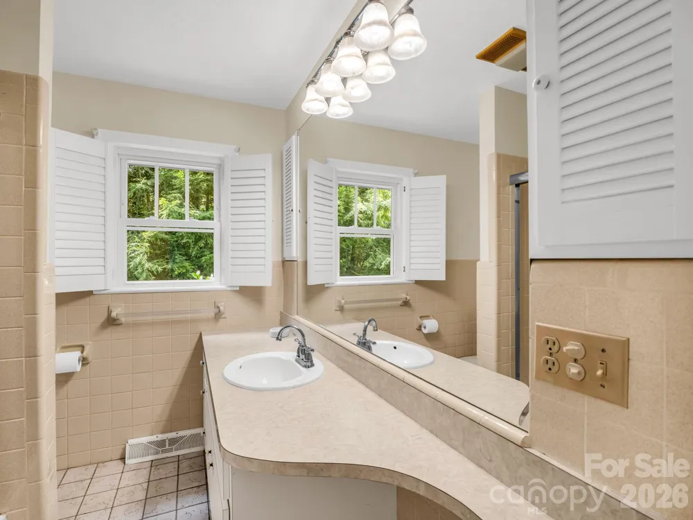 370 Orchard Circle Laurel Park, NC 28739