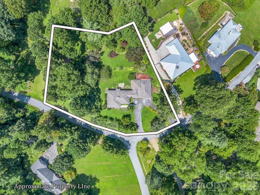370 Orchard Circle Laurel Park, NC 28739
