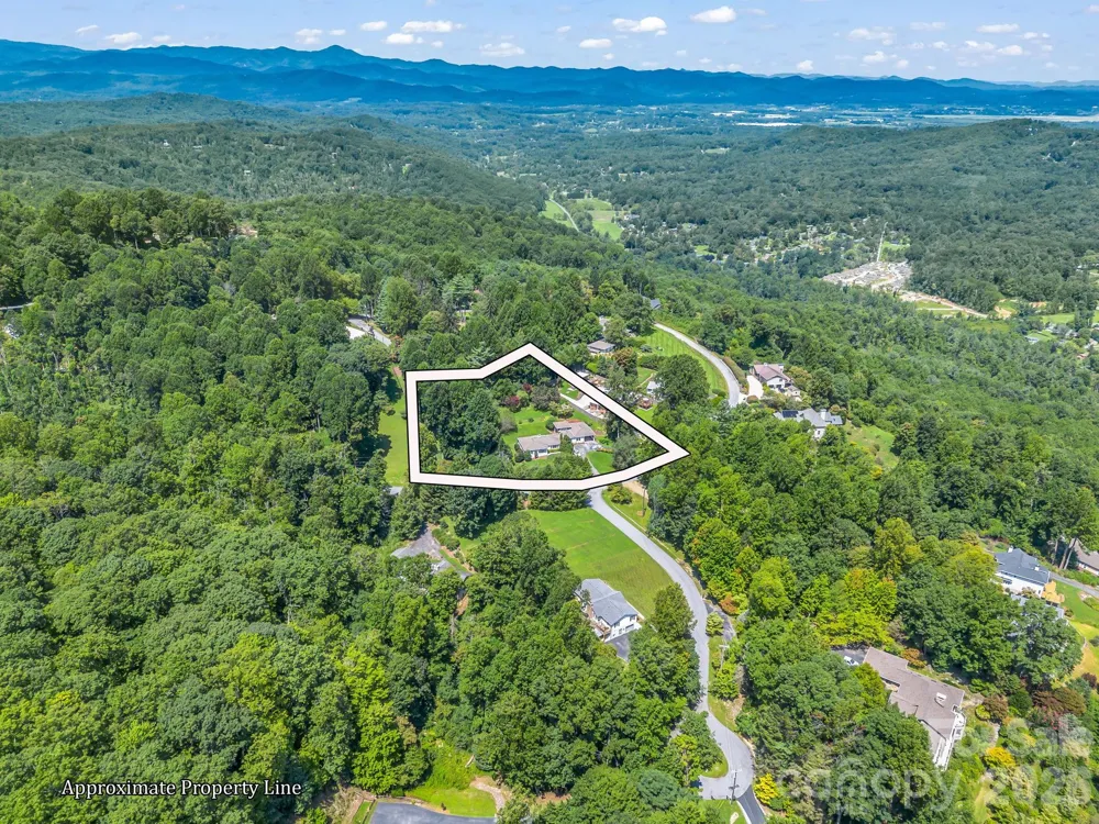 370 Orchard Circle Laurel Park, NC 28739