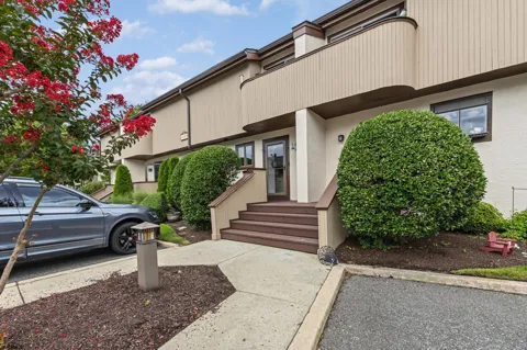 5 Spinnaker Ct