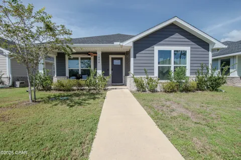 1004 Seafoam Street