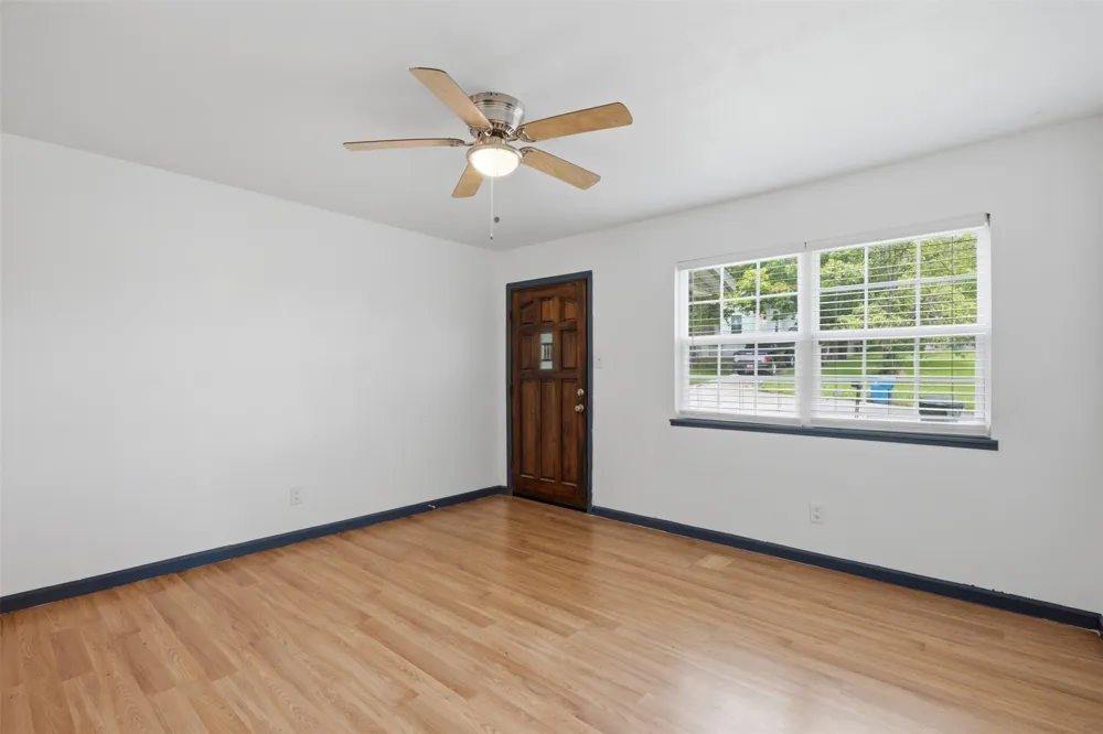 620 E Sears Street Denison, TX 75021