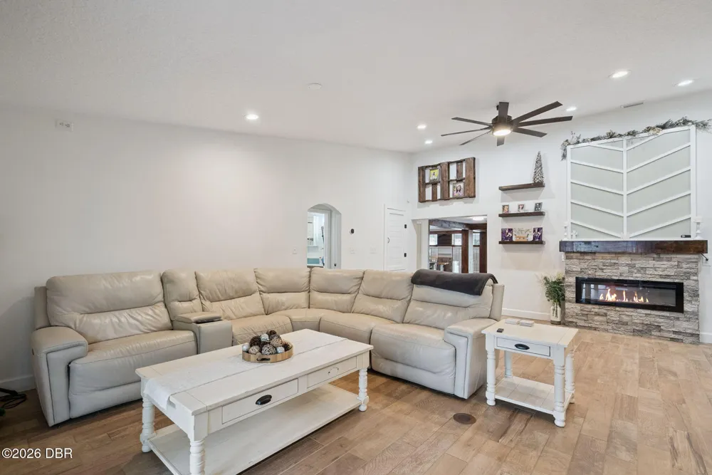 209 Alta Vista Street Debary, FL 32713