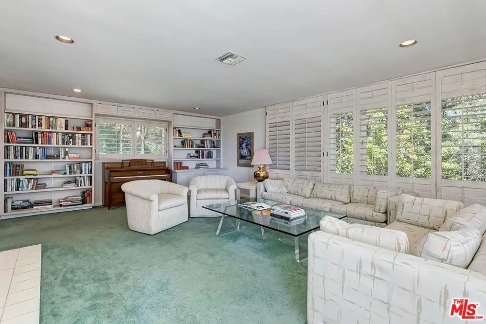 131 Ashdale Avenue Los Angeles, CA 90049