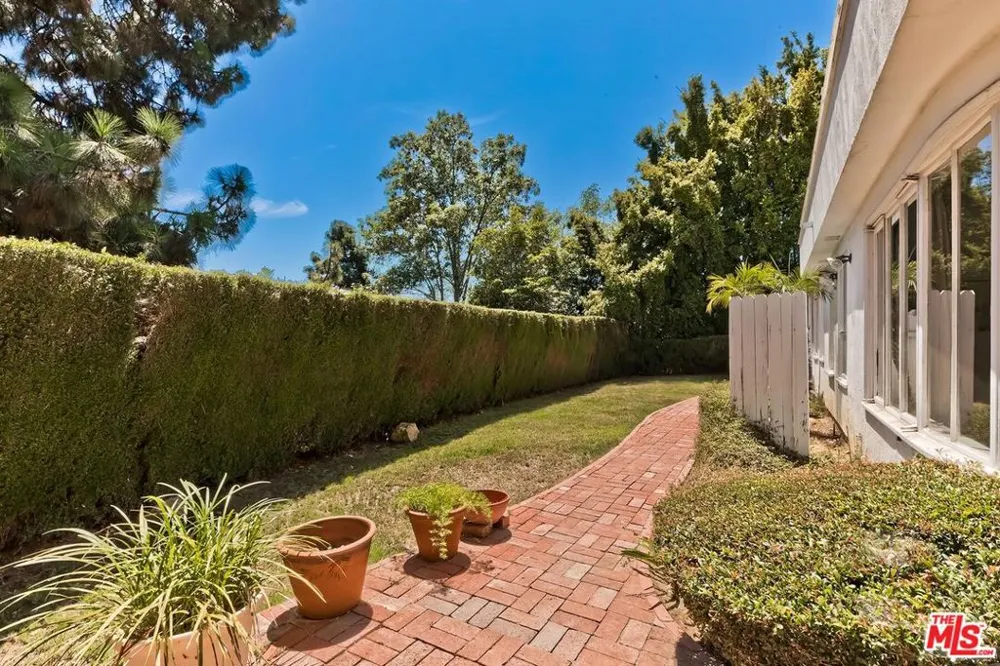 131 Ashdale Avenue Los Angeles, CA 90049